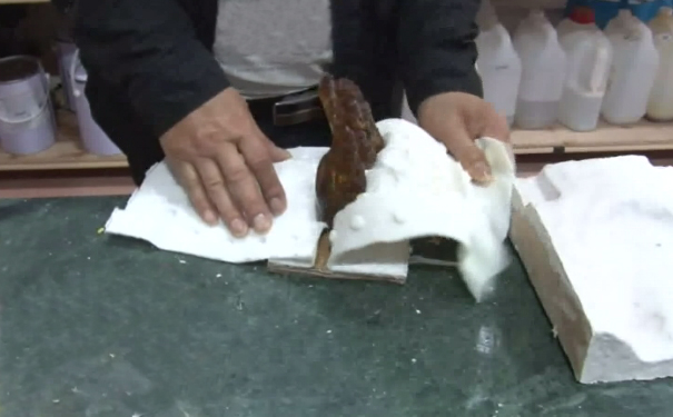 硅橡膠模具分模有什么技巧？